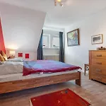 Harzwichtel Am Waldesrand *